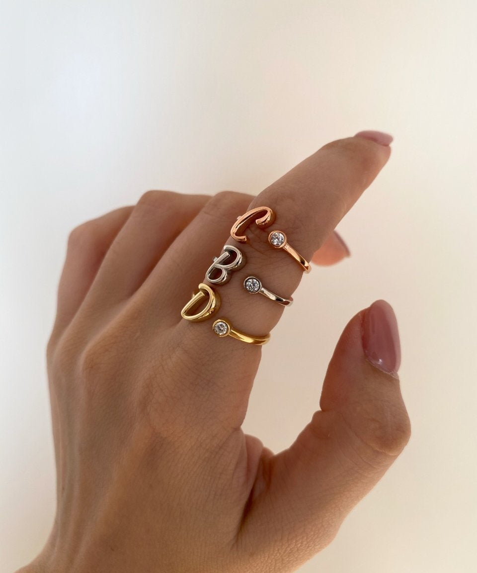 Custom initial ring in 925 sterling silver – accented with delicate stones