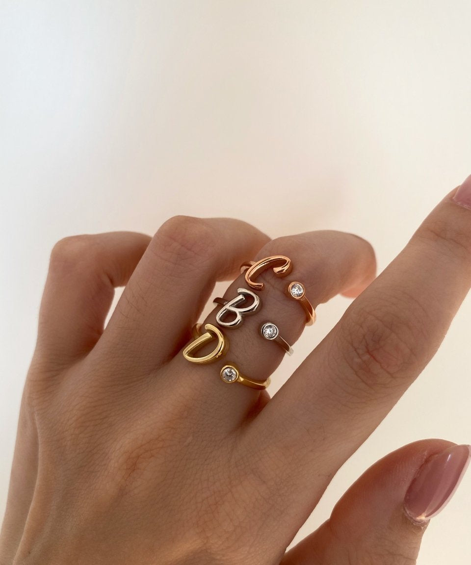 Custom initial ring in 925 sterling silver – accented with delicate stones