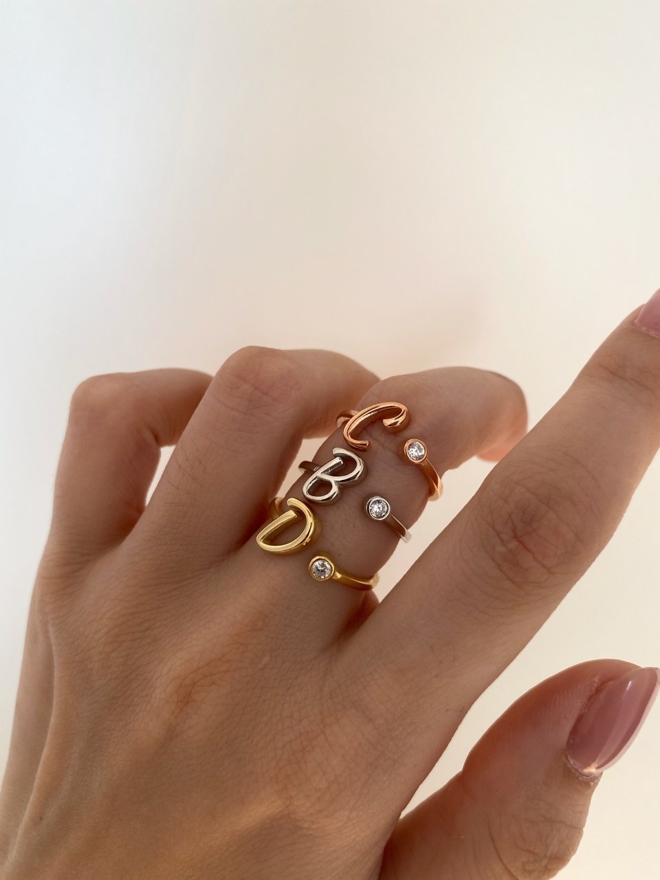 Custom initial ring in 925 sterling silver – accented with delicate stones