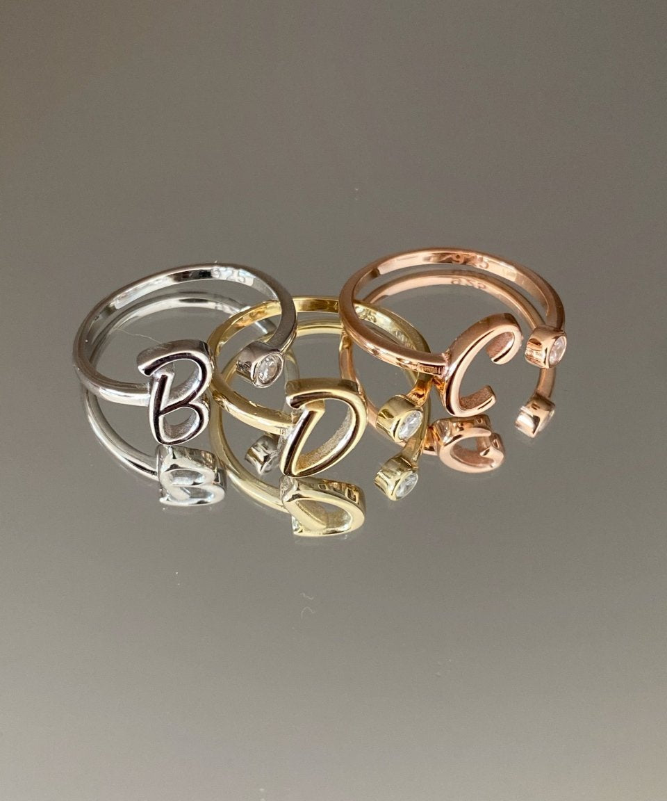 Custom initial ring in 925 sterling silver – accented with delicate stones