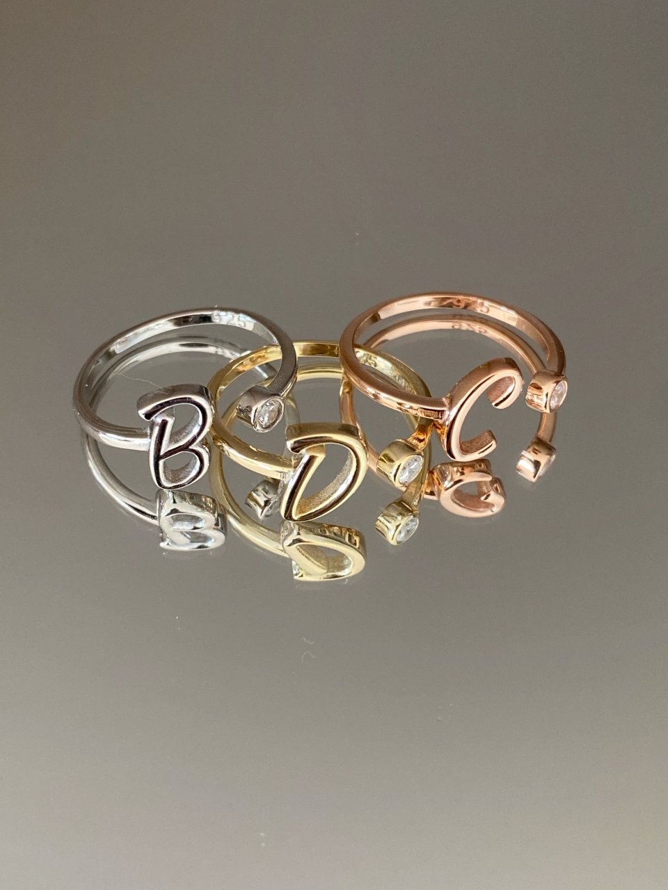 Custom initial ring in 925 sterling silver – accented with delicate stones